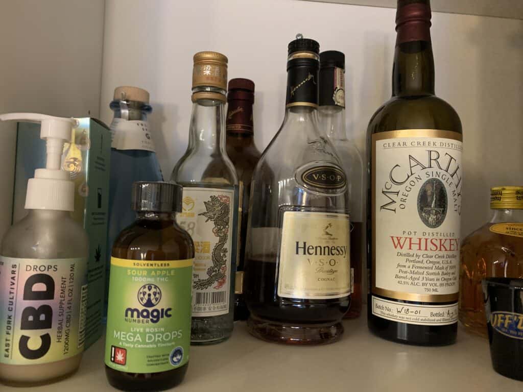 Why More And More People Are Ditching Alcohol For Cannabis 24 alcohol vs weed pros and cons